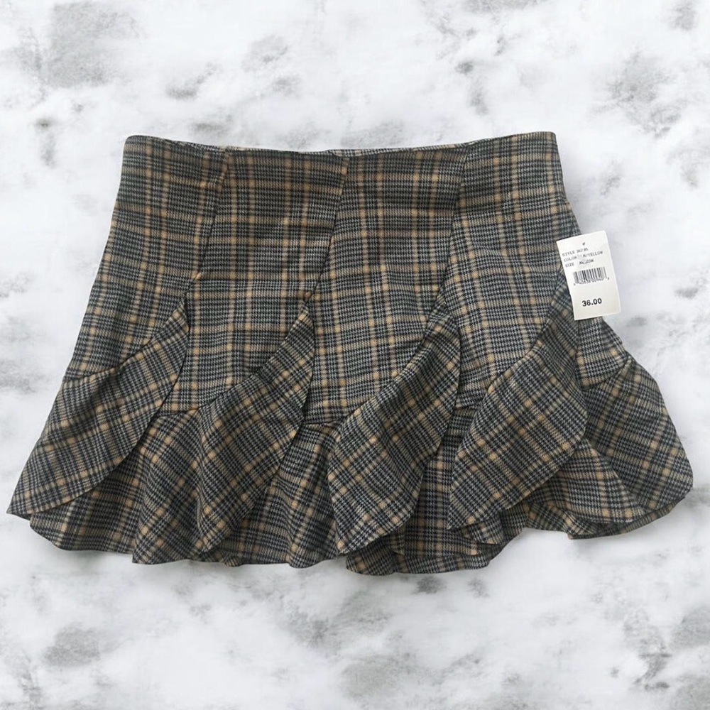 Y2K Preppy Plaid Mini Skirt with Ruffles - Picture 4 of 4